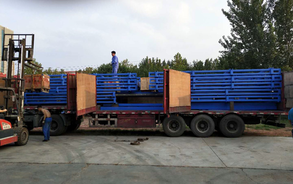 導(dǎo)軌式液壓升降貨梯 導(dǎo)軌式液壓升降貨梯