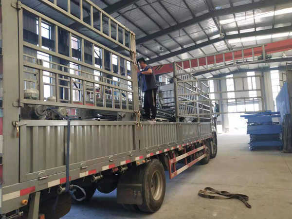 導軌式液壓升降貨梯 導軌式液壓升降貨梯