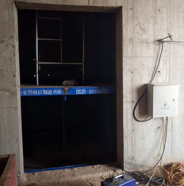 導(dǎo)軌式液壓升降平臺(tái) 導(dǎo)軌式液壓升降平臺(tái)